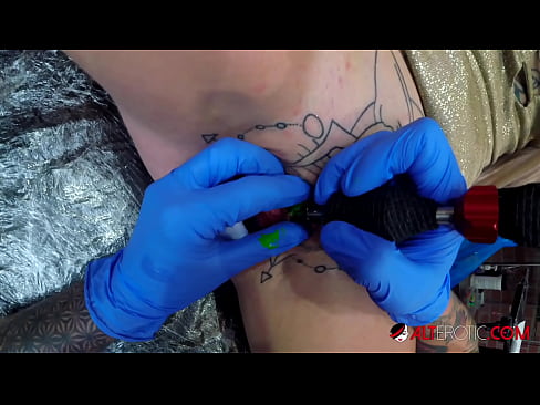❤️ Sully Savage-k izugarri tatuatu zuen klitorian tatuaje bat egin zuen ❤ Kalitatezko pornoa %eu.pornpk.ruan ️❤